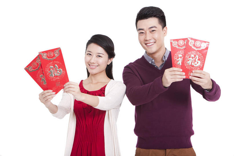 东方人,成年人,中年人,两个人,笑,微笑,露齿笑,横图,留白,白色背景,正面,毛衣,快乐,满意,兴奋,幸福,运气,北京,中国,春节,亚洲,节日,并排,祝福,拿着,休闲装,刺激,休闲,乐趣,财富,摄影,红包,影棚,生活方式,享乐,摄影棚,祝贺,出示,东亚,异性恋,男人,男性,女人,女性,中年男性,亚洲人,中国人,年轻人,半身,彩图,影棚拍摄,欢乐,拍摄,伴侣,挨着,传统节日