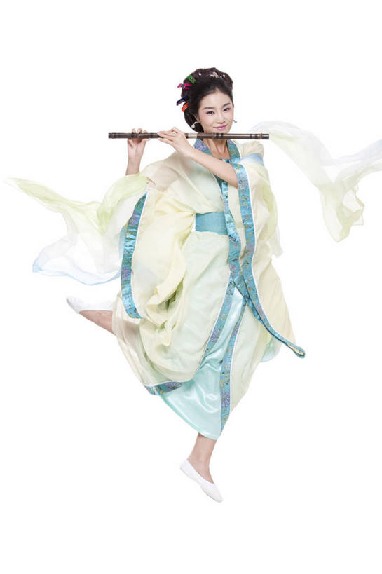 东方人,成年人,一个人,微笑,竖图,留白,白色背景,正面,民族服装,快乐,幸福,北京,中国,亚洲,仅一个年轻女性,仅一个女性,仅一个人,表演,服装,艺术,乐器,弦乐器,半空,古典,音乐,文化,吹气,飞,传统,扮演,衣服,发饰,飞天,活力,美女,平衡,摄影,服饰,影棚,生活方式,仙女,古装,演出,长笛,高雅,优美,娱乐活动,发髻,中国文化,摄影棚,古典风格,音乐人,演出服,东亚,东亚文化,韵味,技能,年轻女性,女人,女性,亚洲人,中国人,年轻人,彩图,影棚拍摄,传统服装,民俗服,装扮,欢乐,拍摄,魅力,传统文化,美人,古典乐