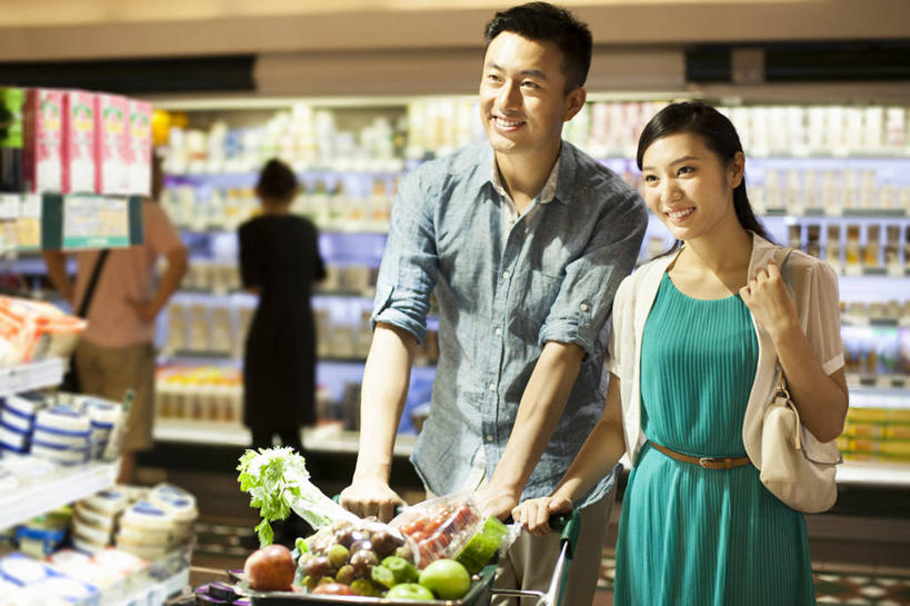 东方人,中年人,两个人,家庭,丈夫,妻子,商店,推,微笑,横图,室内,衬衫,购物,快乐,消费,蔬菜,水果,购物车,北京,中国,亚洲,许多,套装,并排,商品,冰箱,食品,市场,很多,休闲装,货摊,饮食,架子,排列,休闲,温暖,温馨,一家人,决定,零售,摄影,发现,和睦,挑选,奶制品,选择,东亚,健康食物,搜寻,异性恋,男人,男性,年轻女性,女人,女性,中年男性,亚洲人,中国人,年轻人,超级市场,彩图,伴侣,融洽
