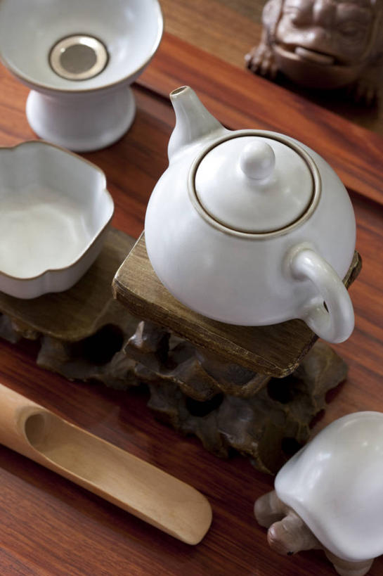 无人,竖图,俯视,室内,特写,下午茶,运气,桌子,龟,静物,北京,中国,亚洲,装饰,材料,瓷器,符号,壶,茶道,陶瓷制品,艺术品,古典,杯,茶盘,传统,饮食,茶壶,容器,工艺品,茶馆,财富,摄影,根雕,中国茶,创造力,中国文化,古典风格,东亚,东亚文化,茶杯,彩图,高角度拍摄,传统文化,汝瓷,茶匙