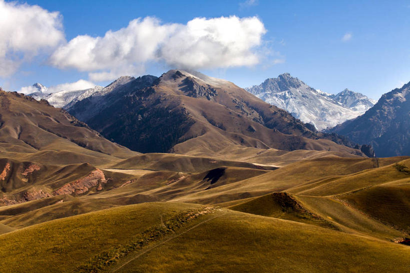 无人,横图,室外,白天,旅游,度假,旅途,神秘,美景,山,山脉,雪山,中国,亚洲,曲折,地形,景观,云,娱乐,草,蓝色,风景,天空,自然,享受,休闲,景色,放松,摄影,宁静,自然风光,东亚,地貌,青海省,坎坷,崎岖,自然地理,彩图,旅行,祁连山