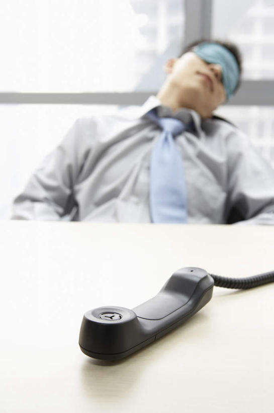 东方人,成年人,一个人,商务人士,商务男性,办公室,坐,竖图,室内,白天,正面,衬衫,商务,窗户,中国,亚洲,仅一个男性,仅一个人,捆扎,套装,眼镜,书桌,仅一个年轻男性,职业,休息,疲倦,眼罩,办公大楼,放松,遮,遮掩,悲伤,疲劳,掩盖,伤心,遮挡,疲惫,商务装,困乏,工薪阶层,东亚,遮盖,北京市,疲乏,掩饰,委顿,疲困,疲顿,疲钝,倦怠,怠倦,哀痛,悲戚,悲痛,厌倦,懒散,男人,男性,年轻男性,亚洲人,中国人,年轻人,白领,上班族,电话机,睡觉,半身,彩图,衬衣,睡眠眼罩,遮光眼罩,办公室职员,小睡