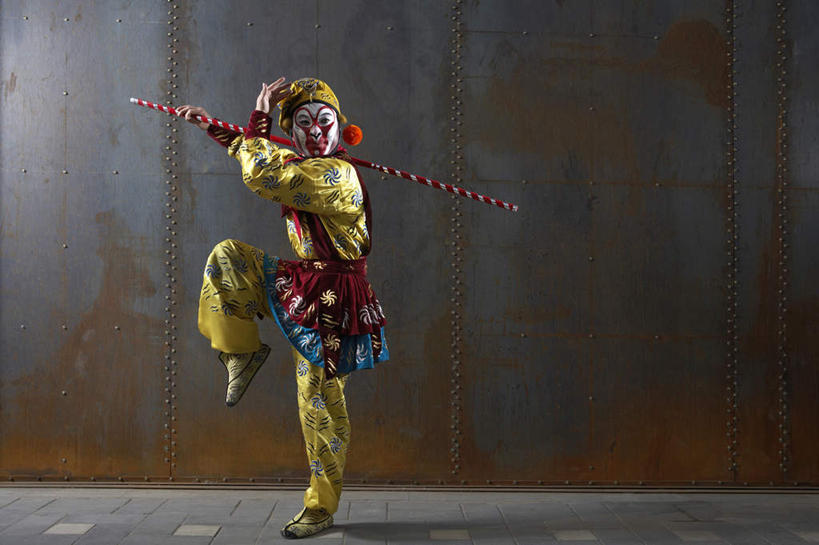 东方人,老年人,一个人,小丑,演员,电影明星,舞台,站,横图,竖图,白天,留白,侧面,帽子,亚洲,仅一个男性,仅一个人,表演,生锈,瓷器,杆,拿着,表演者,传统,仅一个年轻男性,看,做,思考,武器,工业,环境,腐蚀,侵蚀,中国文化,改变,演出服,比例,京剧,东亚,东亚文化,北京市,歌剧,腐化,锈迹斑斑,男人,男性,年轻男性,亚洲人,中国人,年轻人,影视明星,彩图,传统服装,舞蹈,中国戏曲,喜剧演员,传统文化,京剧演员,性格