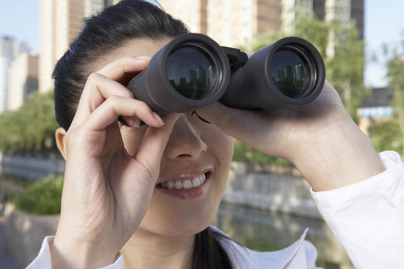 脸,头,脸颊,一个人,银行,站,微笑,横图,俯视,室外,正面,幸福,河流,城市,北京,中国,亚洲,服装,T恤,方向,现代,肩膀,衣服,夏天,看,想,凝视,摄影,服饰,希望,环境,专心,衣着,穿着,运送,肖像,选择,想象,双筒望远镜,繁荣,衣饰,年轻女性,中国人,年轻人,头部,脸部,脸蛋,面部,高角度拍摄,机遇,房屋建设,摆拍