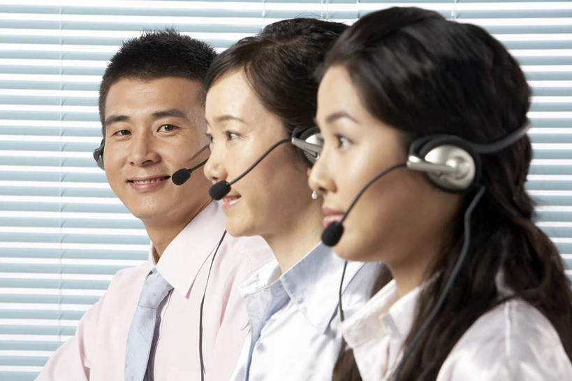 老年人,脸,头,脸颊,三个人,秘书,站,微笑,横图,俯视,正面,侧面,通讯,自由,合作,团队,信心,技术,北京,中国,亚洲,小贩,服装,并排,工作,领带,听,肩膀,衣服,看,活力,服务,摄影,服饰,便利,专心,呼叫中心,高雅,衣着,穿着,努力,肖像,出示,盲人,放音设备,衣饰,无忧无虑,老年女性,年轻男性,年轻女性,中国人,年轻人,头部,脸部,脸蛋,面部,彩图,高角度拍摄,办公室职员,操作员