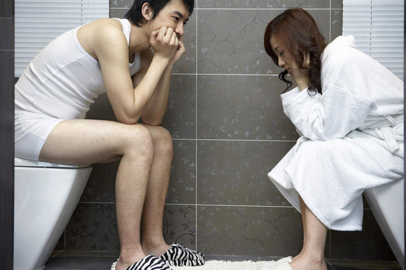 成年人,头发,两个人,家庭,夫妻,坐,竖图,室内,白天,侧面,爱情,时尚,快乐,兴奋,纯洁,骄傲,成功,胜利,家具,浴室,亚洲,撑,准备,装饰,瓷器,毯子,房屋,公寓,地面,浪漫,拿着,托腮,注视,干净,瑜伽垫,垫子,拖鞋,观察,看,托,休息,休闲,温暖,温馨,一家人,面对面,撅嘴,恩爱,放松,想,自信,皱眉头,恋人,生活方式,观看,家庭妇女,冥想,和睦,察看,舒适,住房,风格,都市风光,关注,托下巴,华贵,房地产,瑜伽毯,合伙,梦想,想象,婚姻,东亚,北京市,异性恋,厌倦,无忧无虑,男人,男性,年轻男性,年轻女性,女人,女性,中国人,年轻人,夫妇,情侣,厕所,休闲活动,彩图,浴衣,爱,欢乐,开心,伴侣,融洽,弱点,白日梦