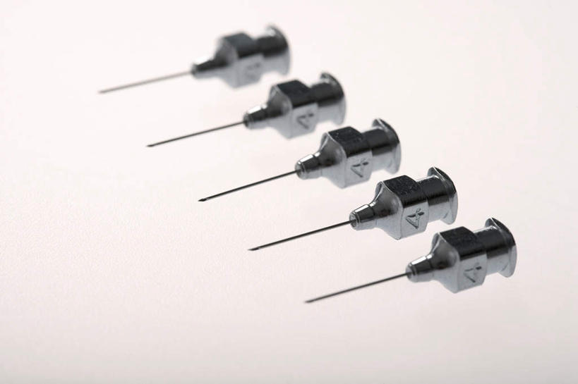 无人,竖图,白色背景,许多,药,锐利,金属,很多,摄影,锋利,卫生,注射器,尖锐,准确,简单,医疗器械,彩图,影棚拍摄,针叶