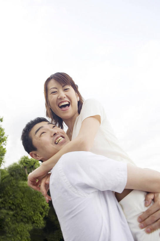 东方人,家庭,丈夫,妻子,笑,微笑,友谊,树,风景,天空,生活方式,明亮,异性恋,男人,男性,女人,亚洲人,彩图,爱
