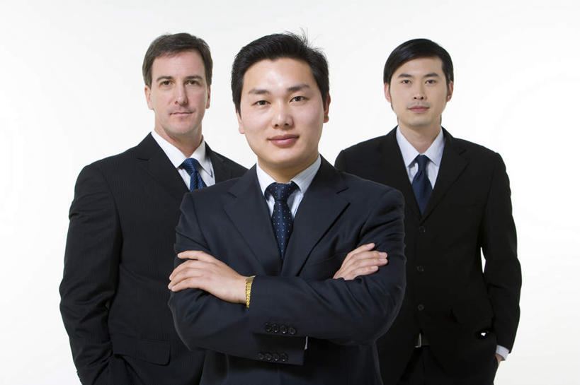 东方人,成年人,中年人,一个人,三个人,同事,商务人士,商务男性,站,双手交叉,微笑,横图,白色背景,正面,衬衫,商务,成功,合作,团队,集体,信心,中国,亚洲,仅一个男性,仅一个人,套装,队伍,仅一个年轻男性,职业,摄影,权威,领导,双手抱胸,成就,商务装,合伙,领袖,工薪阶层,东亚,可靠,把握,男人,男性,年轻男性,亚洲人,中国人,年轻人,白领,上班族,半身,彩图,影棚拍摄,衬衣,白色人种,掌控