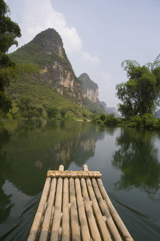 无人,横图,室外,白天,旅游,度假,河流,美景,山,山脉,水,船,竹子,桂林,中国,亚洲,材料,地形,景观,水面,云,喀斯特,娱乐,树,风景,自然,地标建筑,享受,休闲,景色,放松,摄影,宁静,漂流,中国文化,自然风光,自然现象,东亚,东亚文化,漓江,广西壮族自治区,自然地理,彩图,桂林山水