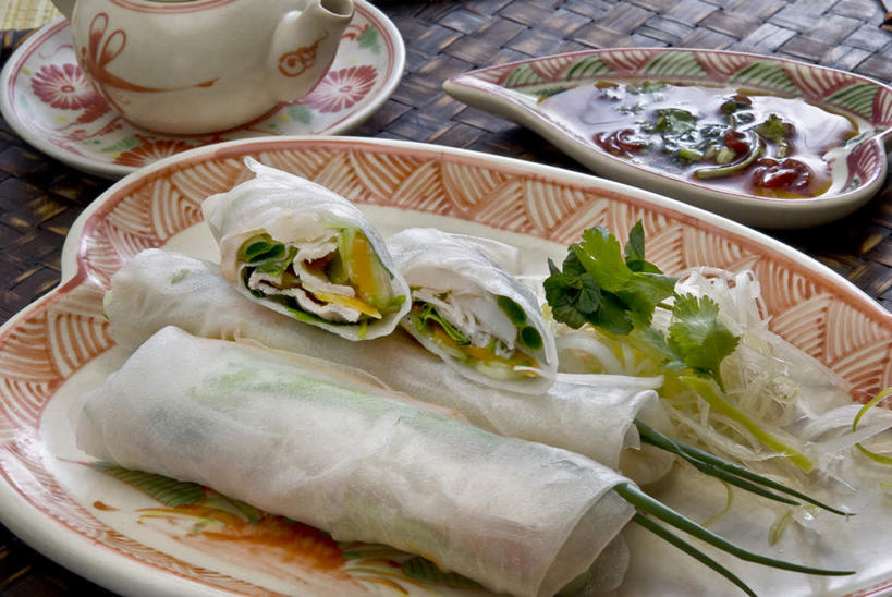 点心,面包,无人,横图,俯视,室内,烹饪,蔬菜,静物,许多,切开,新鲜,豆芽,生菜,莴苣,料理,食品,面点,开胃菜,很多,吐司,春卷,菜肴,美食,饮食,食物,糕点,盘子,茶壶,碗,切,芫荽叶,摄影,佳肴,有机食品,绿色食品,法式面包,细香葱,清新,横截面,剖面,吐司面包,切面,健康食物,春菜,鹅仔菜,莴仔菜,千金菜,叶用莴苣,开胃酱,糯米纸,彩图,高角度拍摄,多士,听型面包,装饰菜,开味小菜,开胃小菜,前菜