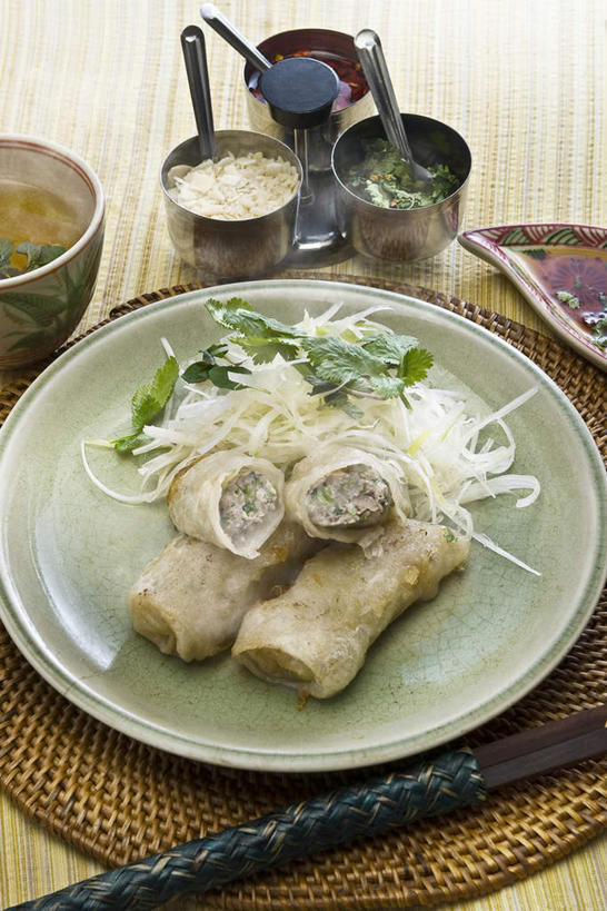 点心,面包,无人,竖图,俯视,室内,烹饪,筷子,静物,许多,切开,料理,食品,面点,开胃菜,很多,吐司,春卷,菜肴,美食,饮食,桌布,食物,糕点,盘子,碗,切,芫荽叶,摄影,佳肴,法式面包,碎纸,清新,横截面,剖面,吐司面包,切面,健康食物,开胃酱,糯米纸,彩图,高角度拍摄,多士,听型面包,装饰菜,开味小菜,开胃小菜,前菜