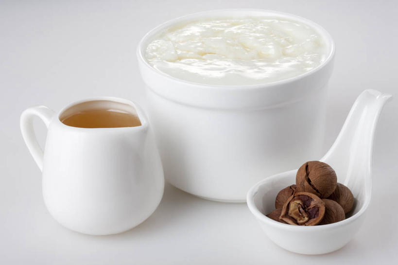 蜂蜜,无人,横图,白色背景,静物,食品,酸奶,饮食,白色,汤匙,碗,摄影,影棚,奶制品,清新,摄影棚,健康食物,胡桃,彩图,影棚拍摄,拍摄