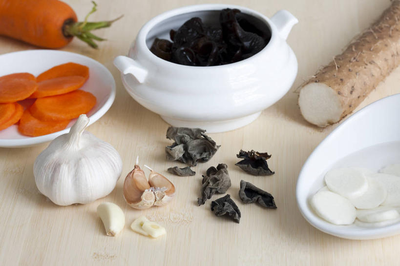 无人,横图,室内,胡萝卜,蔬菜,中国,亚洲,许多,准备,材料,瓷器,山药,生食,香料,食品,调味品,很多,切块,蒜头,木耳,饮食,碗,摄影,蒜瓣,简单,清新,东亚,健康食物,开胃酱,大蒜,彩图,影棚拍摄,成分