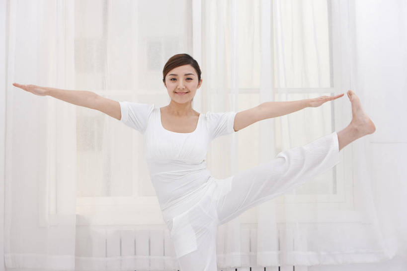 东方人,一个人,站,微笑,横图,室内,白色背景,正面,锻炼,快乐,比赛,运动,信心,竞争,中国,亚洲,伸展,娱乐,休闲,健康,赤脚,安静,活力,力量,美女,平衡,瑜珈,摄影,宁静,协调,专心,高雅,优美,体育运动,决心,挑战,东亚,体育,年轻女性,亚洲人,中国人,年轻人,张开手臂,彩图,影棚拍摄,健身,美人