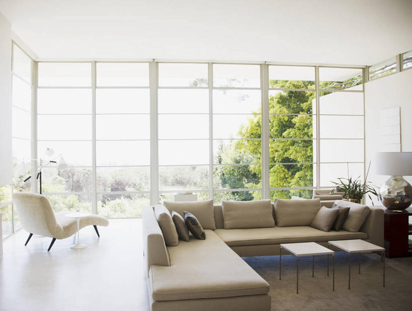 无人,家,客厅,横图,室外,白天,正面,植物,别墅,窗户,家具,靠垫,落地窗,沙发,台灯,装修,桌子,建筑,椅子,照明,欧式,装饰,木制,房屋,屋子,公寓,灯光,靠枕,豪华,茶几,建设,现代,装潢,洋房,楼房,玻璃窗,住宅,灯,树,树木,绿色,自然,木制品,灯具,垫子,室内装潢,枕头,生长,成长,样板房,明亮,照亮,起居室,舒适,贵妃椅,家居装潢,照明设备,房屋设计,地中海风格,古典风格,简约风格,布艺沙发,室内设计,宽敞,样板房装潢,客堂,设计,彩图,房子,贵妃榻