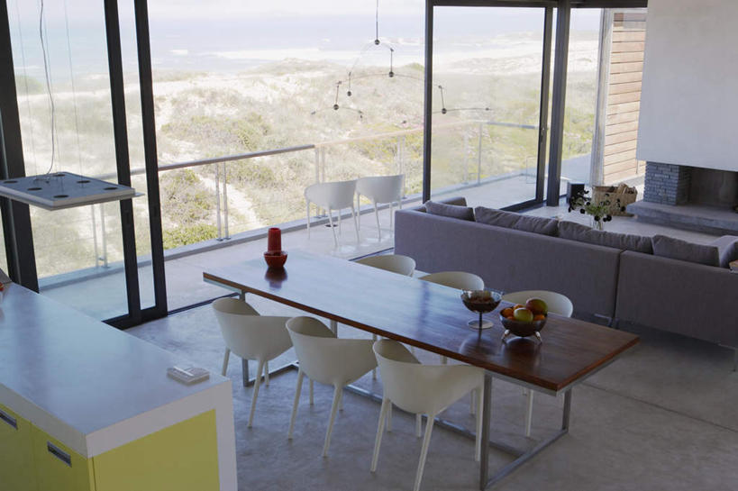 无人,家,客厅,横图,俯视,室内,白天,草地,草坪,海浪,海洋,沙滩,植物,别墅,窗户,家具,靠垫,沙发,装修,桌面,桌子,建筑,椅子,欧式,装饰,木制,沙子,房屋,木椅,屋子,海岸,浪花,公寓,靠枕,沙地,豪华,建设,现代,装潢,洋房,楼房,玻璃窗,住宅,草,绿色,海水,木制品,垫子,室内装潢,枕头,样板房,明亮,起居室,舒适,家居装潢,房屋设计,地中海风格,古典风格,简约风格,海景,布艺沙发,室内设计,宽敞,样板房装潢,客堂,设计,大海,风浪,海,海水的波动,海滩,近岸浪,涌浪,彩图,高角度拍摄,房子