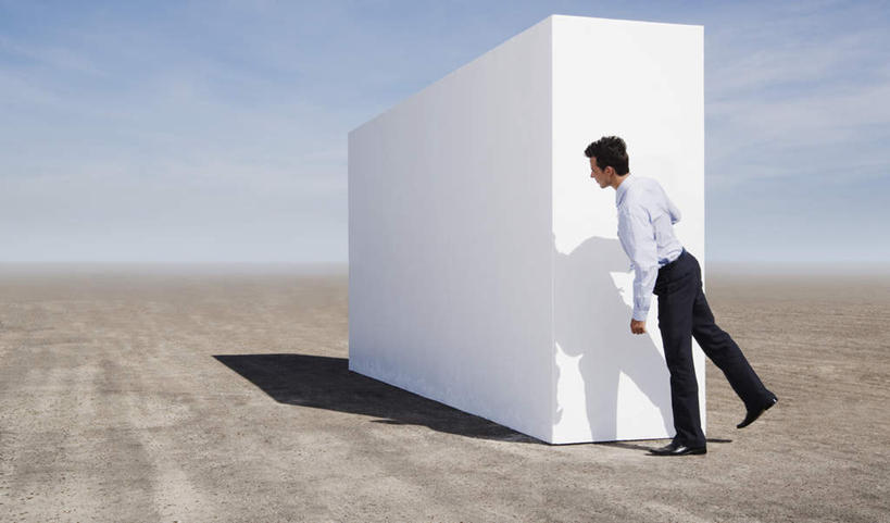 西方人,背部,一个人,商务人士,商务男性,站,竖图,室外,白天,衬衫,欧洲,欧洲人,仅一个男性,仅一个人,阴影,套装,光线,影子,墙,云,云朵,地面,云彩,注视,墙壁,墙面,仅一个年轻男性,蓝色,白色,白云,蓝天,天空,阳光,天,扶,观察,看,站着,偷看,晴朗,观看,察看,扶着,关注,商务装,底座,偷窥,工薪阶层,男人,男性,年轻男性,白种人,白领,上班族,晴空,站立,彩图,全身,衬衣,窥视,窥探