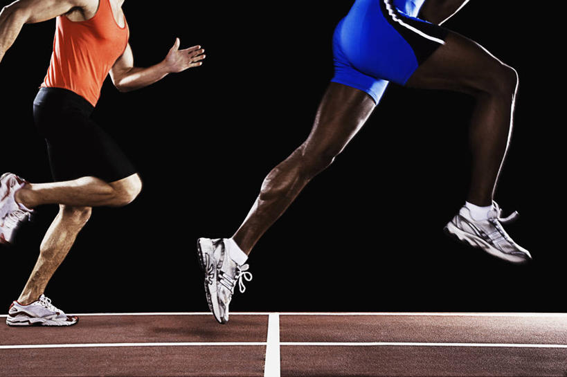 西方人,两个人,同事,运动员,体育馆,运动场,跑,跳,横图,室内,白天,侧面,运动服,运动鞋,锻炼,成功,运动,合作,团队,集体,信心,鞋子,欧洲,非洲,黑人,欧洲人,黑色背景,服装,跑道,半空,体育场,队伍,衣服,摄影,服饰,影棚,田径场,张开双腿,休闲鞋,领导,衣着,成就,穿着,合伙,领袖,塑胶跑道,运动馆,衣饰,展开双腿,体育,男人,男性,年轻男性,非洲人,体育运动员,运动选手,跑步,跳跃,半身,彩图,影棚拍摄,健身,拍摄,全天候田径运动跑道,伸展双腿,运动装