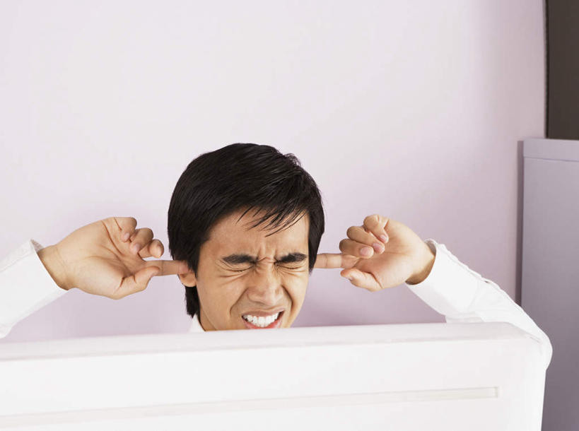 东方人,一个人,商务人士,商务男性,坐,闭眼,横图,室内,白天,正面,衬衫,电脑,显示器,鼠标,键盘,亚洲,仅一个男性,仅一个人,阴影,套装,反射,网络,影子,墙,黄种人,输入设备,通讯设备,墙壁,墙面,仅一个年轻男性,白色,台式电脑,堵塞,通信设备,商务装,工薪阶层,输出设备,男人,男性,年轻男性,亚洲人,白领,上班族,闭眼睛,闭着眼,闭着眼睛,坐着,半身,彩图,衬衣