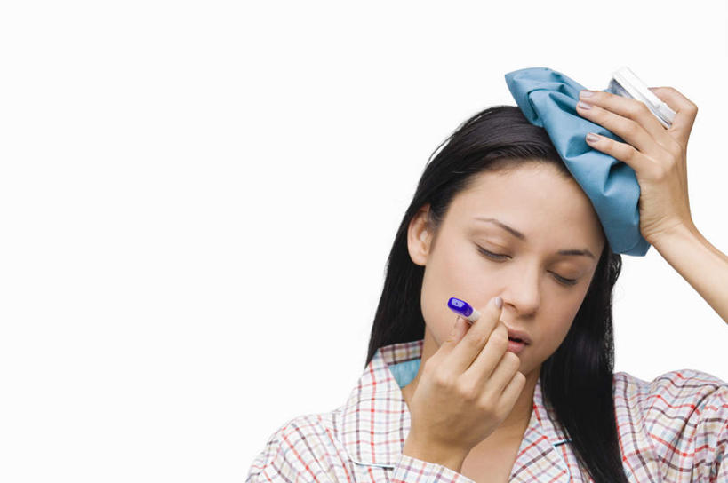 西方人,一个人,站,横图,室内,白天,正面,衬衫,安全,生活用品,欧洲,欧洲人,仅一个年轻女性,仅一个女性,仅一个人,握,医学,测量,格子,器材,温度计,拿,拿着,显示屏,一个,红色,蓝色,紫色,白色,黑色,体温计,站着,握着,单个,快速,温度,感冒,医疗,卫生,冰袋,准确,体温,精度,精准,发烧,电子温度计,电子体温计,流感,物理,感温头,温度传感器,读数,快捷,医用温度计,量温棒,热电偶,年轻女性,女人,女性,白种人,长发,站立,半身,彩图,衬衣