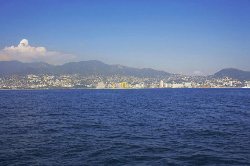 无人,高楼大厦,横图,室外,白天,正面,旅游,度假,海浪,海洋,美景,山,山脉,城市风光,城市,大厦,建筑,摩天大楼,墨西哥,许多,朦胧,模糊,景观,浪花,山峰,云,云朵,山峦,云彩,娱乐,建设,蓝色,白云,蓝天,天空,自然,海水,群山,天,享受,休闲,景色,放松,晴朗,北美,北美洲,自然风光,美洲,海景,北亚美利加洲,亚美利加洲,阿卡普尔科,墨西哥合众国,仙人掌王国,大海,风浪,海,海水的波动,近岸浪,涌浪,晴空,彩图,大楼,高层建筑,高楼,摩天楼