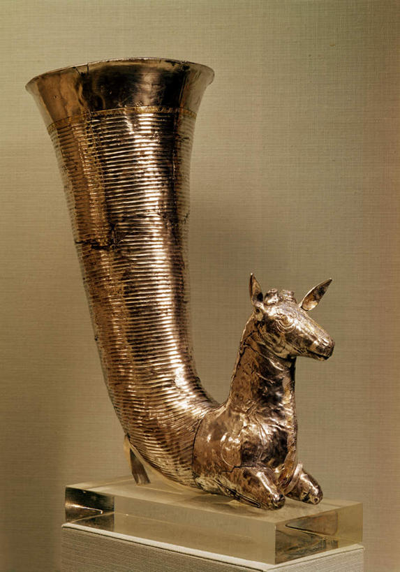 无人,竖图,室内,白天,正面,野生动物,羊,雕塑,艺术,装饰,雕刻,雕像,一只,动物,工艺品,趴着,可爱,活泼,纪念,华丽,修饰,美术,点缀,主题,陈列,功能,美学,衬托,美观,雅致,雅观,山羊,趴,彩图,全身