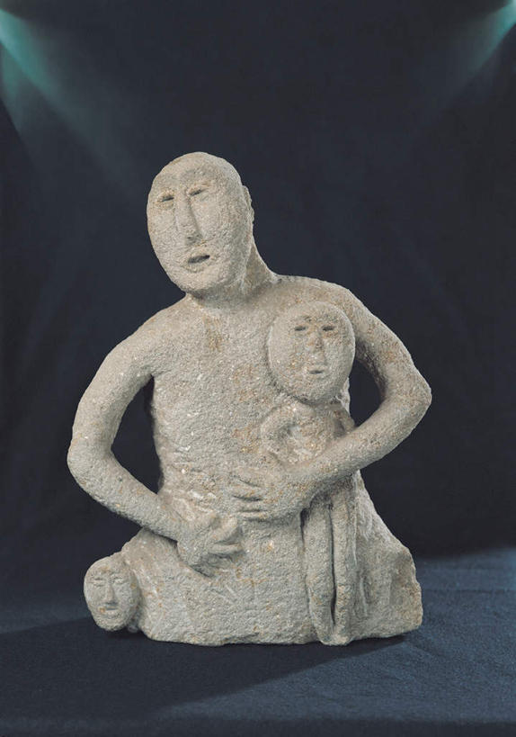 西方人,脸,头,脸颊,无人,三个人,抱,竖图,室内,白天,正面,石头,雕塑,欧洲,欧洲人,艺术,装饰,雕刻,雕像,石子,注视,工艺品,观察,看,摄影,影棚,抱着,观看,纪念,美术,察看,搂着,关注,主题,陈列,功能,美学,年轻女性,女人,女性,白种人,头部,脸部,脸蛋,面部,石块,岩石,搂,搂抱,半身,彩图,影棚拍摄,拍摄