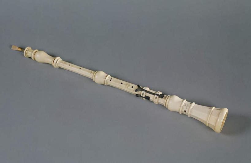 无人,横图,俯视,室内,特写,白天,静物,灰色背景,朦胧,模糊,艺术,墙,乐器,木管乐器,双簧管,古典,文化,墙壁,墙面,一个,灰色,工艺品,品味,摄影,影棚,单个,高雅,彩图,高角度拍摄,影棚拍摄,拍摄