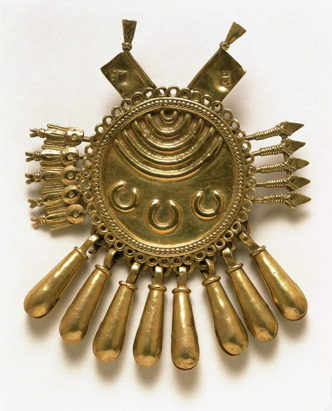 无人,竖图,室内,特写,白天,白色背景,正面,静物,项链,阴影,艺术,装饰,光线,影子,艺术品,箭头,装饰品,一个,饰品,首饰,工艺品,金色,武器,战争,摄影,影棚,单个,工艺,华丽,修饰,美术,点缀,富贵,兵器,忠诚,远程,冷兵器,簇,矢,衬托,美观,雅致,雅观,富丽,名誉,荣华,彩图,影棚拍摄,拍摄