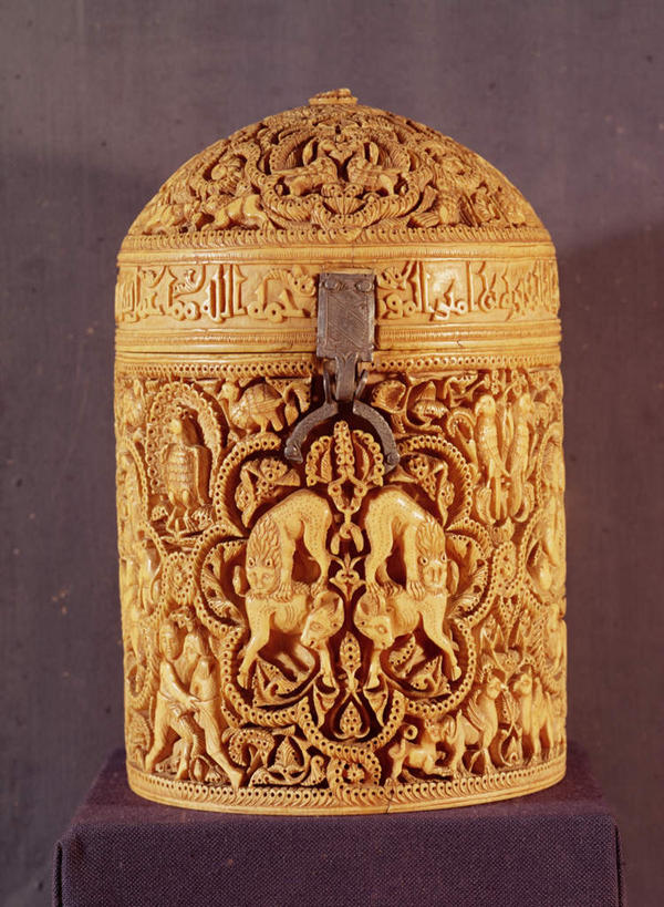 无人,竖图,室内,白天,正面,孔雀,鸟,野生动物,羊,雕塑,阴影,艺术,装饰,光线,鸟类,雕刻,雕像,影子,美丽,动物,工艺品,可爱,活泼,纪念,打架,美术,吉祥,打斗,主题,华贵,善良,陈列,斗殴,功能,美学,越鸟,百鸟之王,山羊,彩图,全身