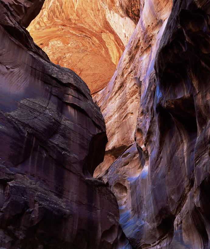 无人,竖图,室外,白天,仰视,石头,美景,山,山脉,峡谷,美国,阴影,光线,石子,影子,景观,山峰,悬崖,山谷,山峦,漩涡,阳光,自然,群山,景色,怪异,连绵,旋涡,亚利桑那,北美,北美洲,绵延,奇怪,自然风光,神奇,美洲,奇幻,奇特,亚利桑那州,沉积岩,大峡谷之州,北亚美利加洲,亚美利加洲,绝壁,联贯,古怪,奇异,水成岩,石块,岩石,彩图,低角度拍摄