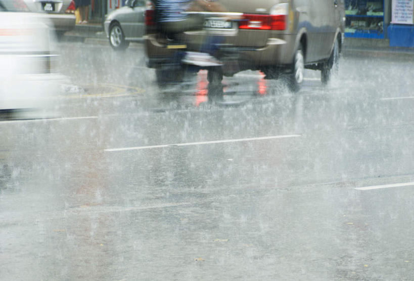 无人,横图,室外,白天,正面,度假,美景,雨,暴雨,大雨,城市风光,城市,道路,路,汽车,新加坡,亚洲,朦胧,模糊,景观,小路,交通,首都,娱乐,车,交通工具,轿车,享受,休闲,景色,放松,东南亚,潮湿,载具,湿润,新加坡共和国,彩图