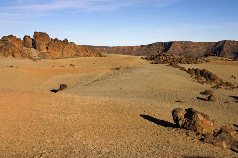 无人,公园,横图,室外,白天,正面,旅游,度假,石头,美景,沙漠,山,山脉,西班牙,欧洲,阴影,光线,沙子,石子,影子,景观,山峰,山峦,娱乐,蓝色,蓝天,天空,阳光,自然,群山,天,享受,休闲,景色,放松,晴朗,国家公园,加纳利群岛,南欧,自然风光,加那利群岛,沉积岩,万里无云,西班牙王国,特内里费岛,水成岩,泰德国家公园,大漠,砂漠,石块,岩石,晴空,晴空万里,彩图