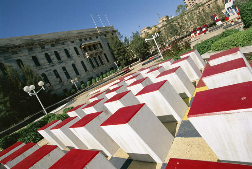 无人,高楼大厦,横图,室外,白天,仰视,旅游,度假,办公楼,植物,标志建筑,大厦,地标,建筑,路灯,摩天大楼,写字楼,照明,雕塑,澳大利亚,阴影,艺术,装饰,光线,雕刻,雕像,影子,灯光,娱乐,建设,灯,树,树木,蓝色,绿色,蓝天,天空,阳光,自然,工艺品,楼宇,天,享受,休闲,旅游胜地,商务楼,放松,生长,晴朗,成长,纪念,照亮,美术,照明设备,主题,大洋洲,澳洲,陈列,万里无云,南方大陆,首府,功能,美学,澳大利亚联邦,阿德莱德,南澳大利亚,南澳大利亚州,晴空,晴空万里,彩图,低角度拍摄,大楼,高层建筑,高楼,摩天楼