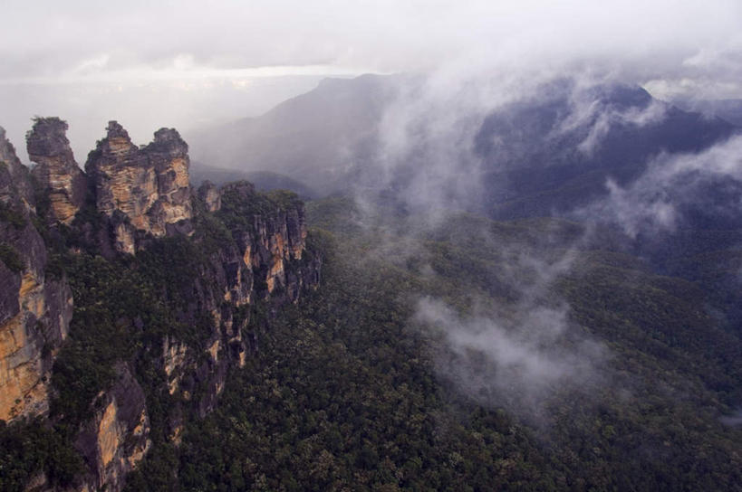 无人,公园,横图,俯视,室外,白天,旅游,度假,石头,美景,森林,山,山脉,树林,植物,雾,澳大利亚,阴影,朦胧,模糊,光线,石子,影子,景观,山顶,山峰,云,云朵,山峦,云彩,娱乐,树,树木,蓝色,绿色,白云,蓝天,天空,阳光,自然,群山,天,享受,休闲,景色,放松,生长,晴朗,成长,迷雾,国家公园,自然风光,大洋洲,澳洲,沉积岩,南方大陆,澳大利亚联邦,新州,新南威尔士,新南威尔士州,颠峰,极峰,蓝山国家公园,水成岩,石块,岩石,大雾,晴空,彩图,高角度拍摄