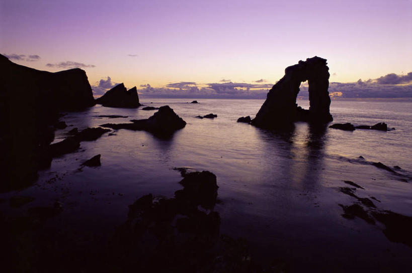 无人,横图,室外,白天,正面,海浪,海洋,礁石,石头,美景,日落,英国,欧洲,石子,景观,浪花,晚霞,霞光,落日,拱门,苏格兰,自然,海水,黄昏,景色,彩霞,西欧,自然风光,大不列颠,海景,大不列颠及北爱尔兰联合王国,大不列颠联合王国,日不落英帝国,苏格兰王国,夕照,设得兰,设得兰群岛,谢德兰群岛,谢特兰群岛,大海,风浪,海,海水的波动,礁,近岸浪,石块,岩石,涌浪,夕阳,彩图,斜阳
