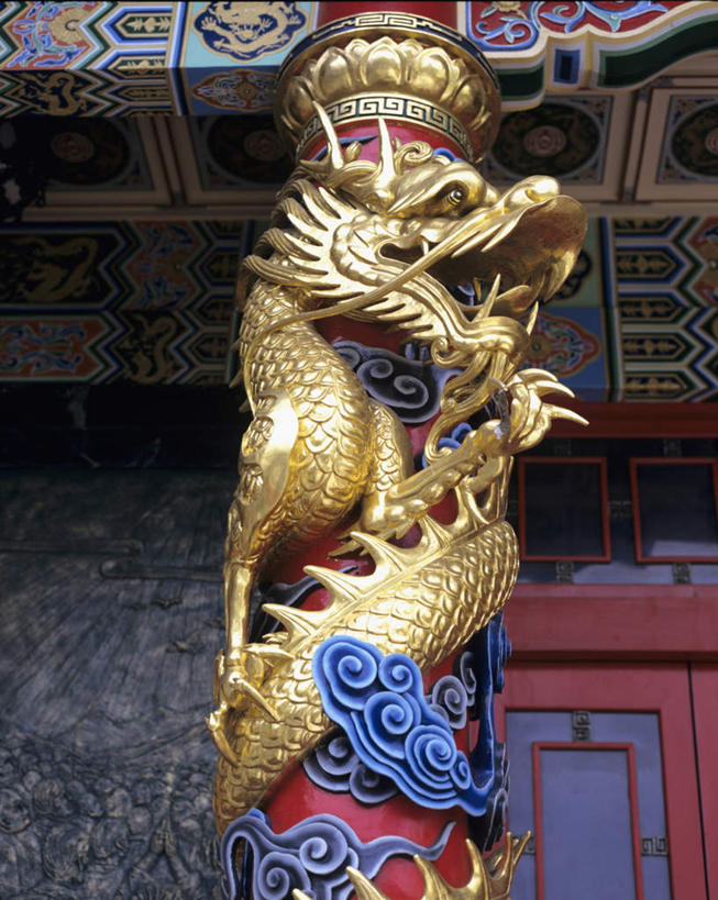 无人,寺庙,竖图,室外,特写,白天,仰视,旅游,度假,成功,标志建筑,地标,建筑,雕塑,台湾,中国,亚洲,阴影,节日,朦胧,模糊,艺术,装饰,光线,龙,雕刻,雕像,影子,柱子,燃烧,文化,娱乐,建设,阳光,香火,工艺品,庙宇,祈祷,享受,休闲,健康,旅游胜地,放松,许愿,宗教,信仰,纪念,祈求,美术,高贵,主题,图腾,传说,陈列,东亚,台南市,港澳台,中华人民共和国,功能,美学,祥瑞,灵兽,权势,尊荣,台湾省,台南,平安,幸运,彩图,低角度拍摄,全身,庙,寺,台