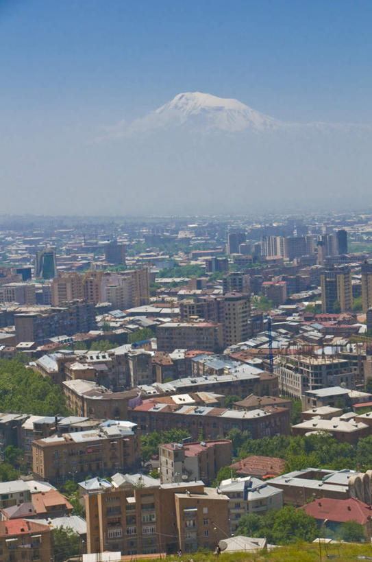 无人,家,竖图,俯视,航拍,室外,白天,度假,美景,植物,窗户,城市风光,城市,亚美尼亚,亚洲,一排,许多,阴影,整齐,光线,影子,房屋,墙,屋顶,屋子,景观,云,云朵,很多,云彩,顶棚,娱乐,楼房,玻璃窗,墙壁,墙面,住宅,树,树木,排列,蓝色,绿色,白云,蓝天,天空,阳光,自然,天,享受,休闲,景色,放松,生长,晴朗,成长,鸟瞰,队列,西亚,亚美尼亚共和国,晴空,彩图,高角度拍摄,房子