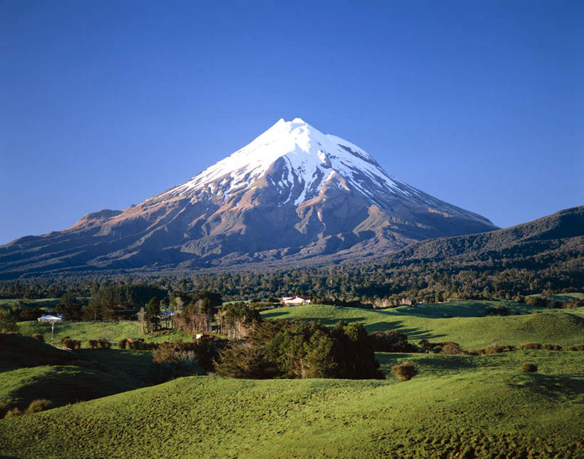 无人,横图,室外,白天,正面,旅游,度假,草地,草坪,石头,美景,山,雪,雪山,植物,大雪,新西兰,阴影,光线,石子,影子,冰,积雪,景观,山峰,雪景,冬季,冬天,山峦,娱乐,草,树,树木,蓝色,绿色,蓝天,天空,阳光,自然,天,享受,休闲,景色,放松,寒冷,生长,晴朗,成长,冰冷,自然风光,大洋洲,万里无云,严寒,纽西兰,冰凉,酷寒,凛冽,凛凛,极冷,长白云之乡,新西兰北岛,艾格蒙特山,塔拉纳基山,石块,岩石,晴空,晴空万里,彩图