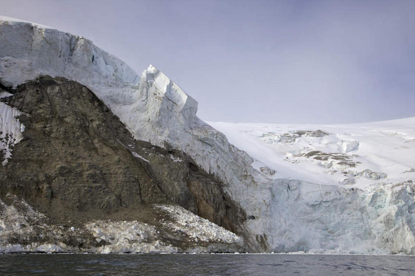 无人,横图,室外,白天,正面,旅游,度假,冰山,海浪,海洋,石头,美景,山,雪,大雪,挪威,欧洲,阴影,光线,石子,影子,冰,积雪,景观,浪花,山峰,雪景,云,云朵,冬季,冬天,山峦,云彩,娱乐,冰川,白云,阳光,自然,海水,享受,休闲,景色,放松,寒冷,冰冷,斯堪的纳维亚,自然风光,北欧,斯堪的纳维亚半岛,冰河,海景,严寒,冰凉,酷寒,凛冽,凛凛,极冷,挪威王国,斯瓦尔巴特群岛,大海,风浪,海,海水的波动,近岸浪,石块,岩石,涌浪,彩图