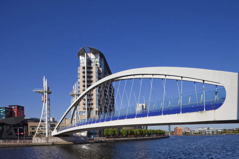 无人,高楼大厦,横图,室外,白天,仰视,度假,办公楼,河流,美景,水,植物,城市风光,城市,大桥,大厦,建筑,立交桥,摩天大楼,桥梁,写字楼,英国,欧洲,伦敦,阴影,光线,影子,河水,景观,水流,高架,斜拉桥,桥,首都,娱乐,树,树木,蓝色,绿色,倒影,蓝天,天空,阳光,自然,楼宇,天,享受,休闲,商务楼,景色,放松,生长,晴朗,成长,倒映,西欧,万里无云,雾都,反照,千禧桥,伦敦千禧桥,晴空,晴空万里,彩图,低角度拍摄,大楼,高层建筑,高楼,摩天楼