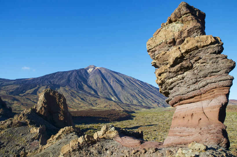 无人,横图,室外,白天,仰视,旅游,度假,草地,草坪,石头,美景,山,山脉,植物,西班牙,欧洲,阴影,朦胧,模糊,光线,石子,影子,景观,山峰,山峦,娱乐,草,蓝色,绿色,蓝天,天空,阳光,自然,群山,天,享受,休闲,景色,放松,晴朗,加纳利群岛,南欧,自然风光,加那利群岛,万里无云,西班牙王国,特内里费岛,泰德国家公园,石块,岩石,晴空,晴空万里,彩图,低角度拍摄
