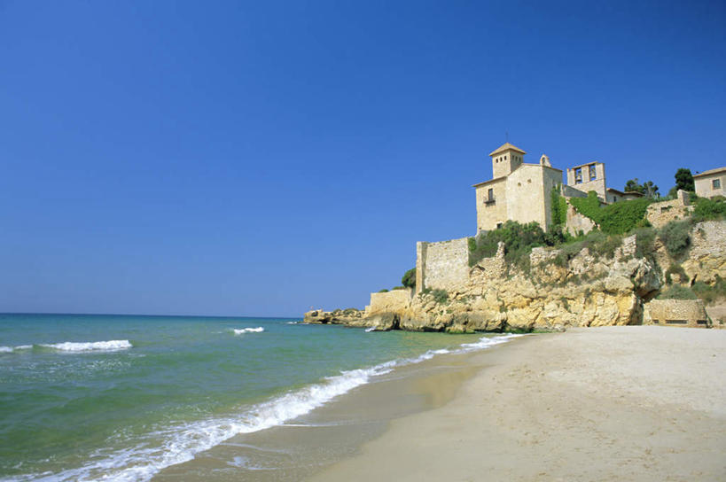 无人,横图,室外,白天,正面,旅游,度假,海浪,海洋,石头,沙滩,山,山脉,窗户,门,标志建筑,地标,建筑,西班牙,欧洲,阴影,波纹,光线,沙子,石子,影子,堡垒,城堡,墙,海岸,浪花,山峰,水平线,辽阔,海平线,涟漪,沙地,山峦,娱乐,建设,玻璃窗,墙壁,墙面,蓝色,倒影,蓝天,水纹,天空,阳光,海水,门框,波浪,群山,天,享受,休闲,广阔,旅游胜地,放松,晴朗,一望无际,倒映,要塞,南欧,海景,万里无云,水晕,西班牙王国,无边无际,一马平川,反照,塔拉戈纳,塔拉戈纳省,设防,大海,风浪,海,海水的波动,海滩,近岸浪,石块,岩石,涌浪,晴空,晴空万里,彩图,水天相接,水天一线