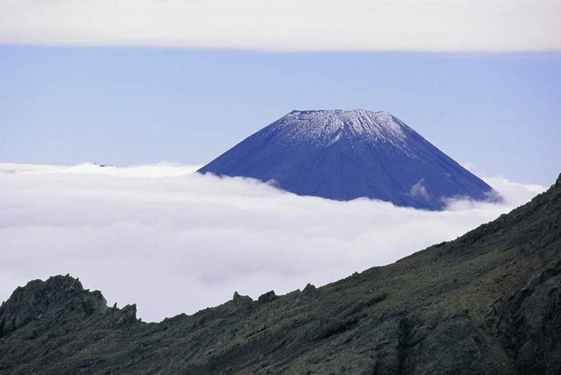 无人,横图,俯视,室外,白天,旅游,度假,火山,石头,美景,新西兰,阴影,光线,石子,影子,景观,云,云朵,云彩,娱乐,白云,自然,享受,休闲,景色,放松,国家公园,自然风光,大洋洲,纽西兰,长白云之乡,东加里罗国家公园,汤加里罗国家公园,活火山,石块,死火山,休眠火山,岩石,彩图,高角度拍摄