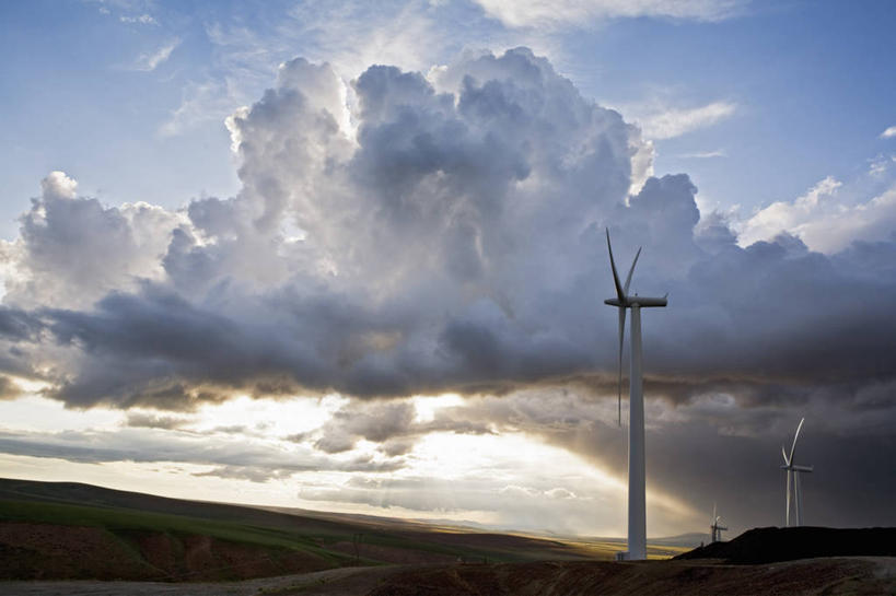 无人,横图,室外,白天,技术,日落,雨,风,全球变暖,日光,美国,阴影,环保,风力,发电机,云,塔,天气,摄影,能源,电,电源,环境,回收,资源,工程,利用,低碳,循环,替代能源,华盛顿州,帕卢斯,涡轮,持续,式样,雷雨,气象学,风轮机,彩图,机遇