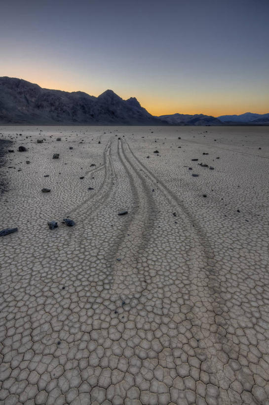 无人,体育馆,公园,运动场,竖图,室外,白天,沙漠,美国,条纹,沮丧,体育场,马场,摄影,泥,北美,北美洲,国家公园,加利福尼亚,美洲,自然现象,赛马场,加州,死亡谷国家公园,加利福尼亚州,金州,黄金州,跑马场,北亚美利加洲,亚美利加洲,运动馆,大盆地国家公园,死谷,死谷国家公园,地质学,自然地理,彩图,高岭石,美利坚合众国