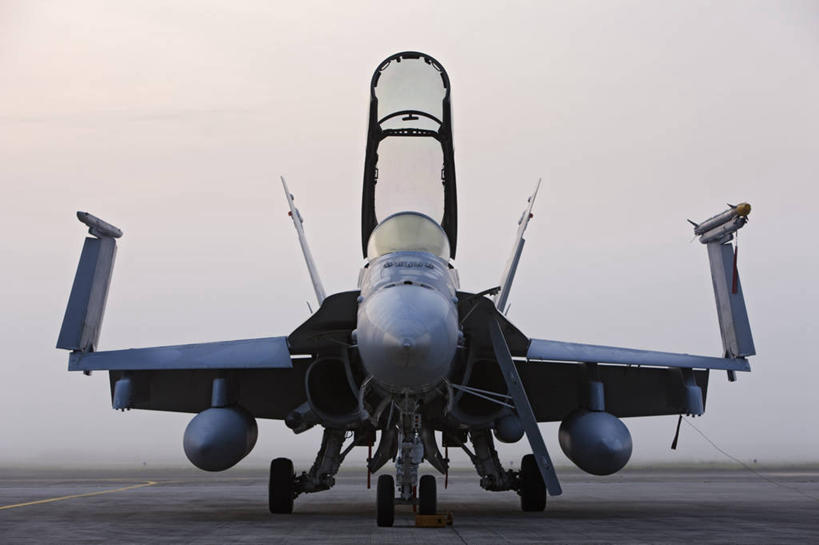 无人,横图,正面,雾,飞机,马来西亚,军事,黎明,着陆,战争,摄影,航空航天工程,飞行器,战斗机,准确,起落架,军用机,座舱,技能,彩图,美国海军陆战队