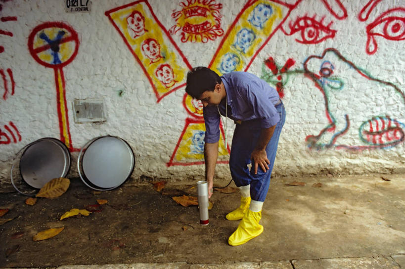 西方人,成年人,中年人,一个人,横图,长时间曝光,巴西,欧洲,欧洲人,仅一个男性,仅一个人,仅一个中年男性,工作,放射,摄影,有毒废物,危险,男人,男性,中年男性,白种人,彩图,涂鸦,白色人种,高加索人种,欧罗巴人种