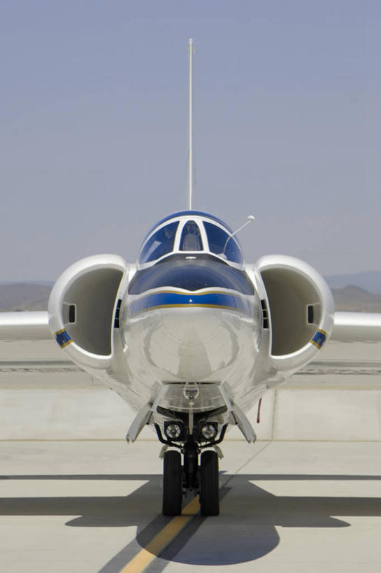 无人,竖图,室外,白天,正面,飞机,美国,科学,交通,航空,交通工具,运输,摄影,飞行器,客机,加利福尼亚,载具,座舱,美国宇航局,彩图,爱德华兹空军基地,飞机跑道,商务机